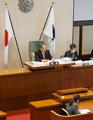 県議会にて